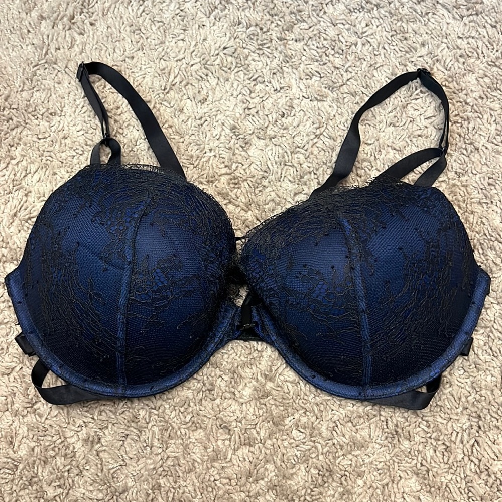 Victoria’s Secret front clasp push up- 36DD